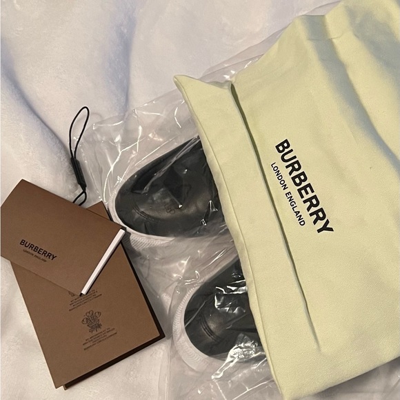 Burberry Sneakers size 9 - Picture 8 of 12